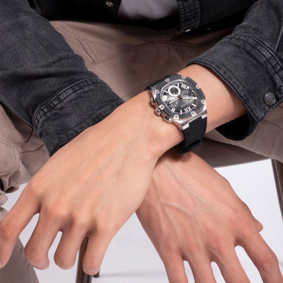 Guess GUGW0571G1 Quartz Silikon Siyah 42 mm Erkek Kol Saati