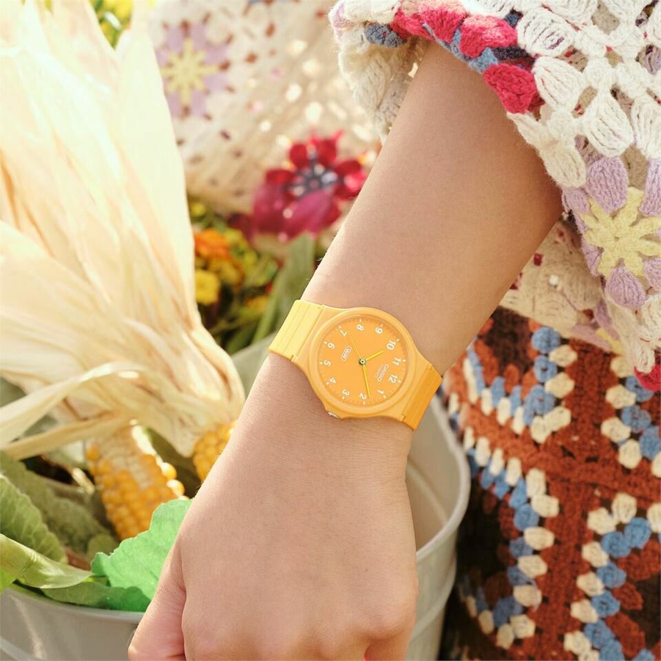 Casio MQ-24B-9BDF Quartz Silikon Turuncu 35 mm Erkek Kol Saati