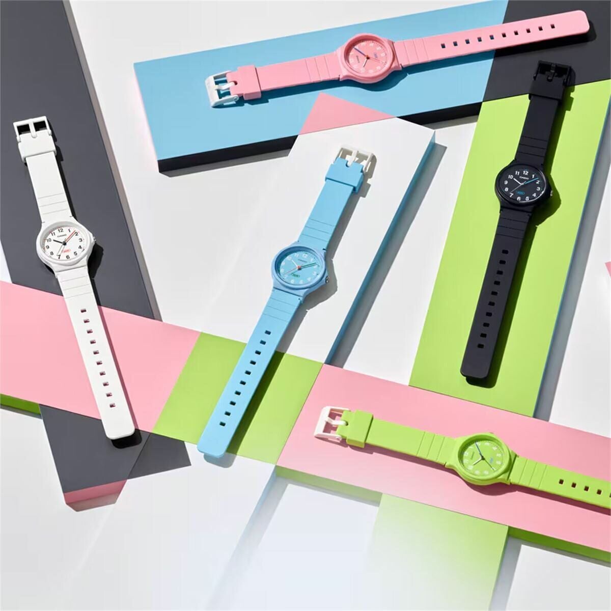 Casio LQ-24B-1BDF Quartz Silikon Kordon Siyah 32 mm Kadın Kol Saati