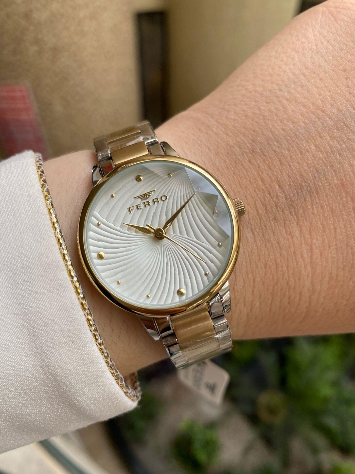 Ferro F40093A-D Quartz Çelik Alltın/Gri 36 mm Kadın Kol Saati