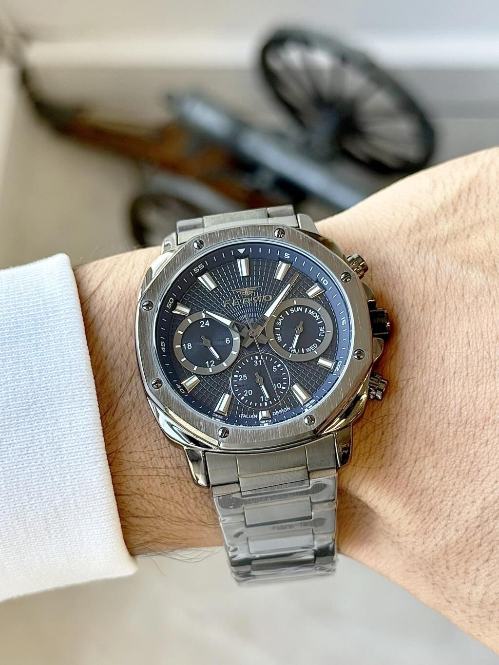 Ferro FM11652AWT-V3 Quartz Çelik Gri Lacivert Kadran 42 mm Erkek Kol Saati