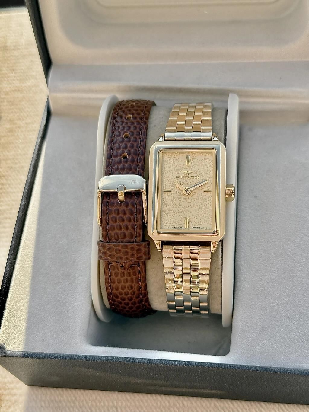 Ferro FL21626AWT-B4 Quartz Çift Kordonlu 22 mm Kadın Kol Saati